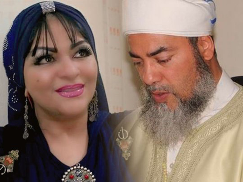 اضغط لمشاهدة الفيديو: فنانة جزائرية شهيرة تعرض الزواج على رجل دين بارز!